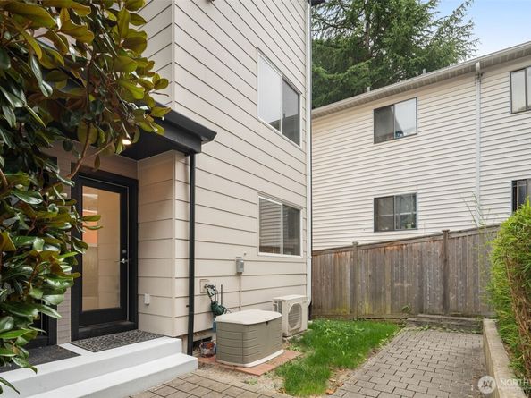 5915 Fauntleroy Way SW D, Seattle WA 98136