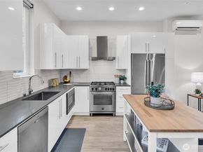 9732 Woodlawn Avenue N A, Seattle WA 98103