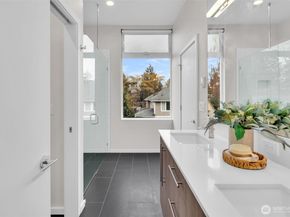 9732 Woodlawn Avenue N A, Seattle WA 98103