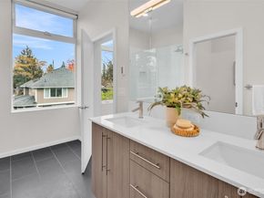 9732 Woodlawn Avenue N A, Seattle WA 98103