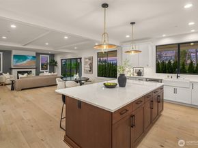 6571 102nd Avenue NE, Kirkland WA 98033