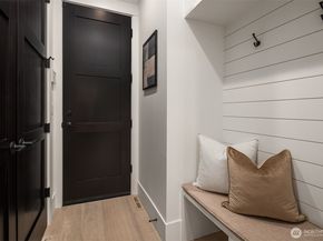 6571 102nd Avenue NE, Kirkland WA 98033