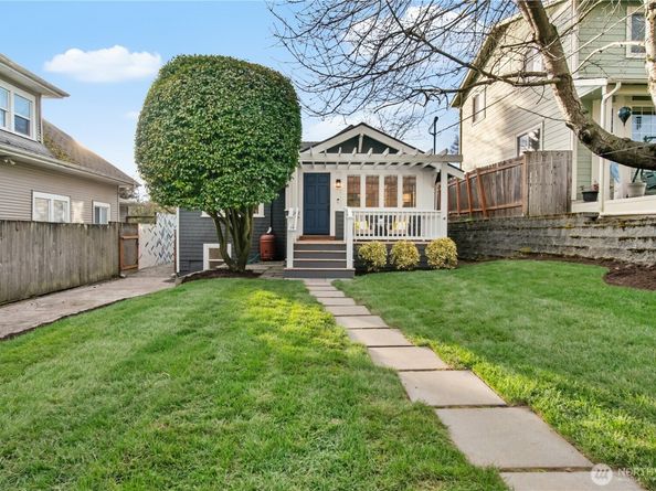 3815 Sunnyside Avenue N, Seattle WA 98103