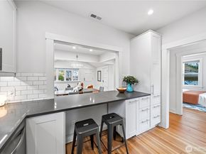 3815 Sunnyside Avenue N, Seattle WA 98103