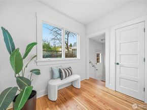 3815 Sunnyside Avenue N, Seattle WA 98103