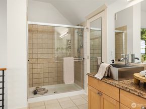 2012 NE Katsura Court B, Issaquah WA 98029