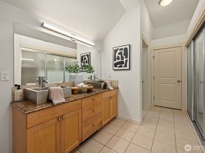 2012 NE Katsura Court B, Issaquah WA 98029