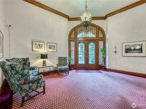 5810 Cowen Place NE 301, Seattle WA 98105