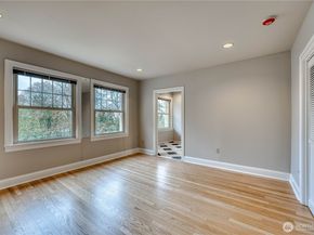 5810 Cowen Place NE 301, Seattle WA 98105