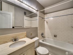 5810 Cowen Place NE 301, Seattle WA 98105