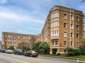 5810 Cowen Place NE 301, Seattle WA 98105