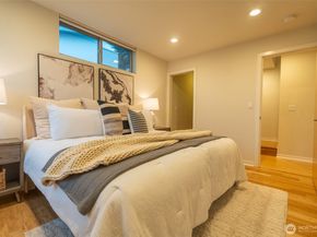 4413 Meridian Avenue N, Seattle WA 98103