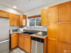 202 24th Avenue E 6, Seattle WA 98112