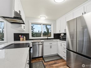 422 216th Street SW, Bothell WA 98021