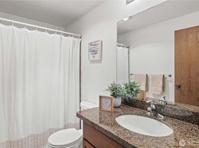 200 Mt Park Boulevard SW A204, Issaquah WA 98027