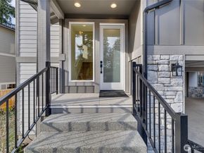 815 130th Avenue NE, Bellevue WA 98005