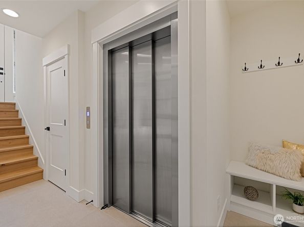 815 130th Avenue NE, Bellevue WA 98005