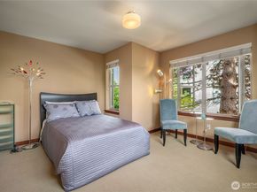 718 Nob Hill Avenue N A, Seattle WA 98109