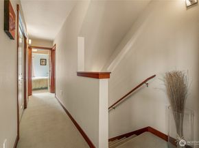 718 Nob Hill Avenue N A, Seattle WA 98109