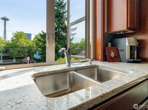 718 Nob Hill Avenue N A, Seattle WA 98109