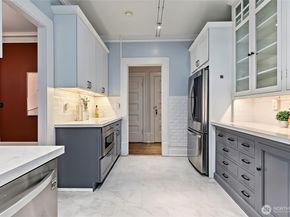 615 Boren Avenue 27, Seattle WA 98104