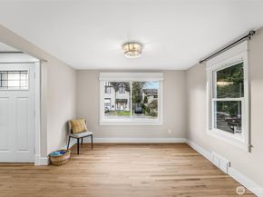 10230 62nd Avenue S, Seattle WA 98178