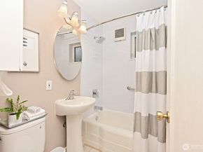 8222 38th Avenue NE, Seattle WA 98115