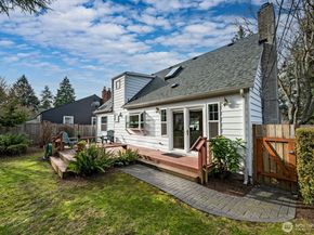 8222 38th Avenue NE, Seattle WA 98115