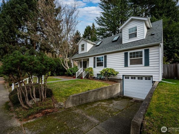 8222 38th Avenue NE, Seattle WA 98115