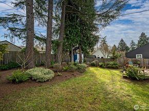 8222 38th Avenue NE, Seattle WA 98115