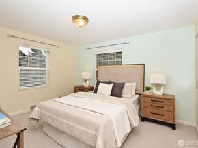 8222 38th Avenue NE, Seattle WA 98115