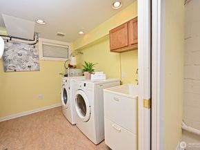 8222 38th Avenue NE, Seattle WA 98115