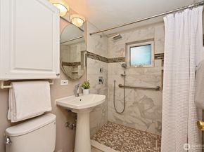 8222 38th Avenue NE, Seattle WA 98115