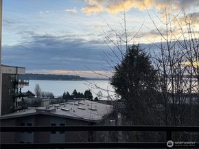 620 W Mercer Place 2B, Seattle WA 98119