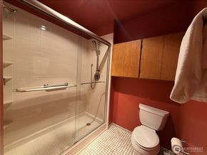 620 W Mercer Place 2B, Seattle WA 98119