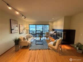 620 W Mercer Place 2B, Seattle WA 98119