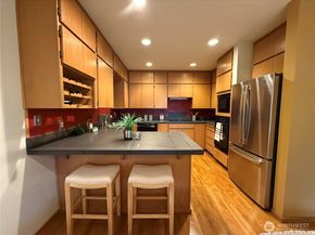 620 W Mercer Place 2B, Seattle WA 98119