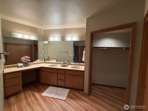 620 W Mercer Place 2B, Seattle WA 98119