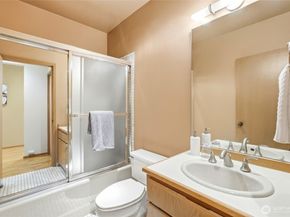 620 W Mercer Place 2B, Seattle WA 98119