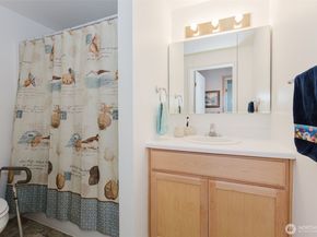 3570 Narrows View Lane 104, Bremerton WA 98310