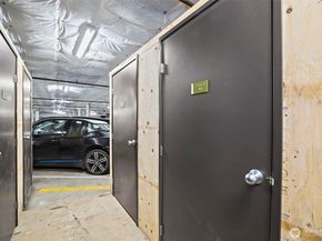 827 Hiawatha Place S 313, Seattle WA 98144