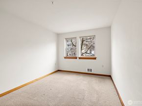 827 Hiawatha Place S 313, Seattle WA 98144