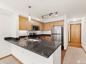 827 Hiawatha Place S 313, Seattle WA 98144