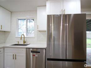 35030 19th Avenue SW, Federal Way WA 98023