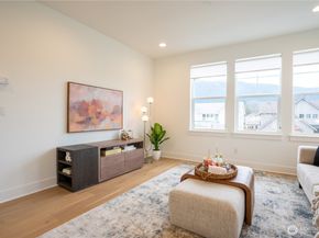 1744 Canyon Avenue SE, North Bend WA 98045