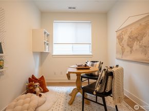 1744 Canyon Avenue SE, North Bend WA 98045