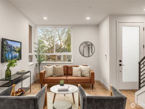 914 B 15th Avenue, Seattle WA 98122