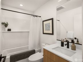 914 B 15th Avenue, Seattle WA 98122