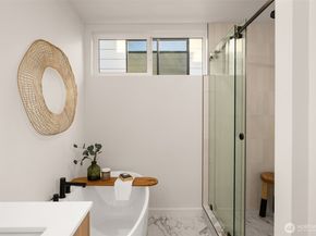 914 B 15th Avenue, Seattle WA 98122