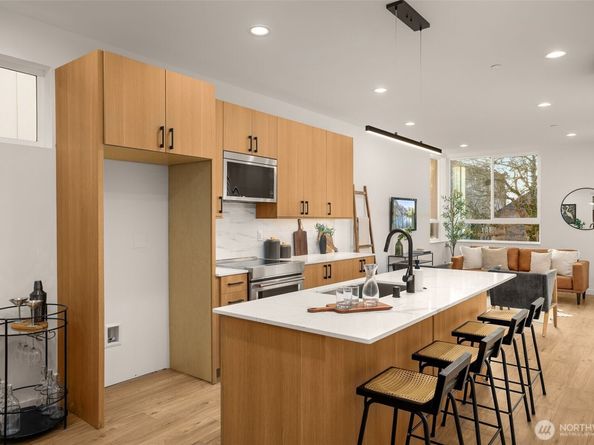 914 B 15th Avenue, Seattle WA 98122